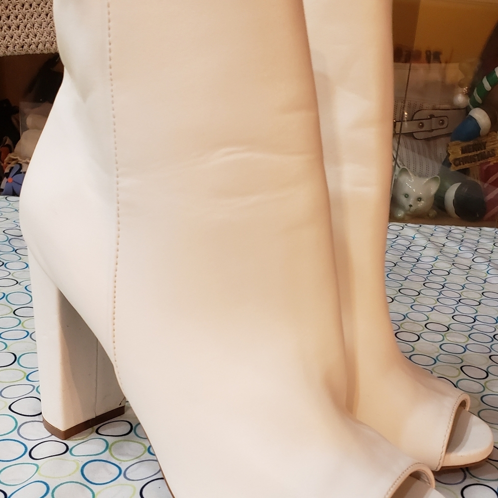 White toeless boots